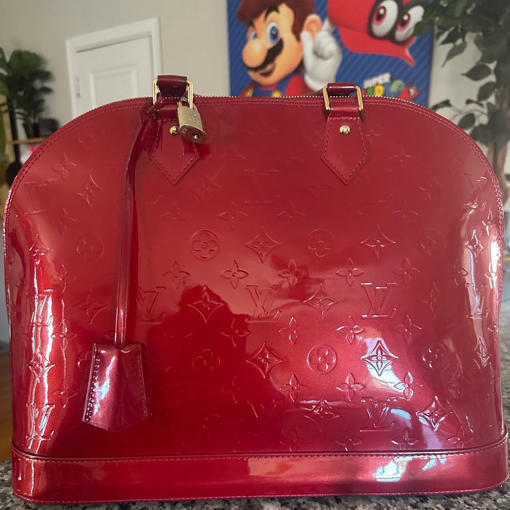 Louis Vuitton Vernis Alma GM Pomme D’Amour